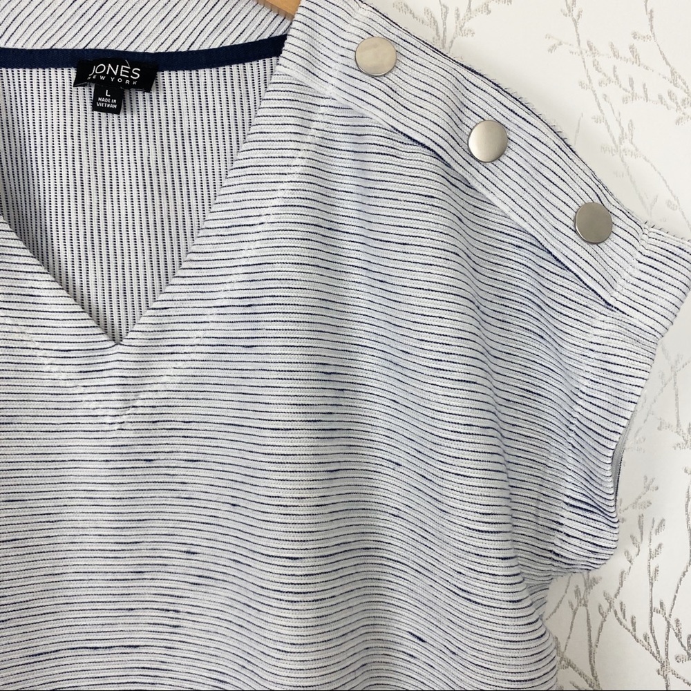 JONES NEW YORK Textured With Button Detail Top L - Picture 4 of 9